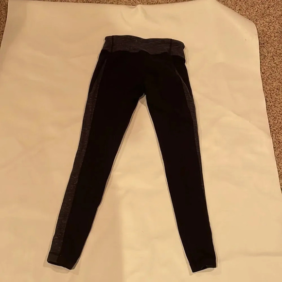 ATHLETA woman’s black and grey leggings - Picture 7 of 14